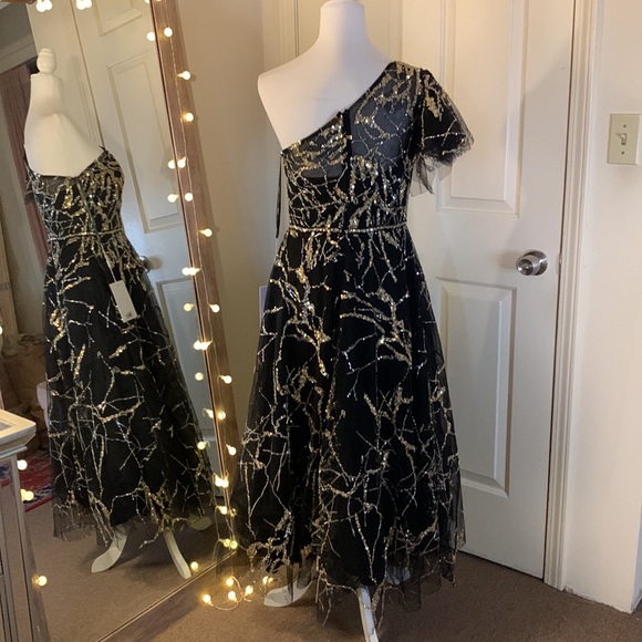 Mac Duggal Black and Silver One-Shoulder Dress - Picture 10 of 14